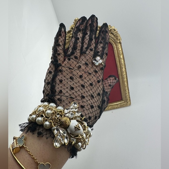 Vintage Luxury Honeybee Gold White Pearl Linked Bracelet - Picture 11 of 14